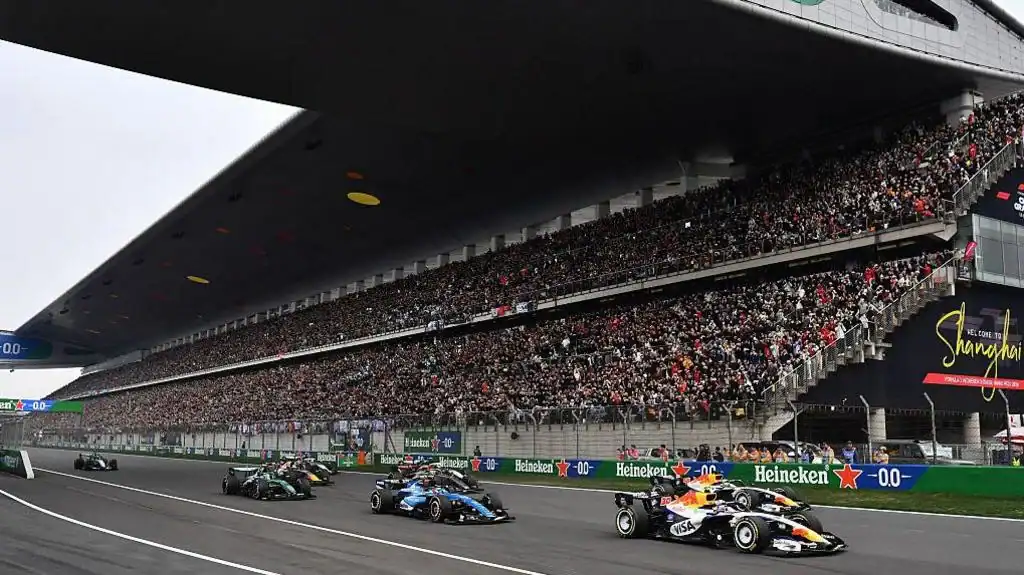 حضور قياسي في حلبة شنغهاي الدولية لجائزة الصين الكبرى 2026 — الأكبر منذ عام 2004