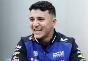 Casque Isack Hadjar GP du Japon 2026 Racing Bulls