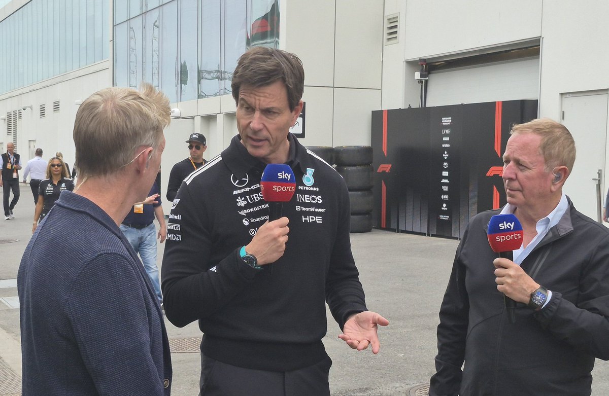 Toto looking surprisingly chilled after talking to his drivers about the sprint...: https://t.co/eKWZyUX9LV