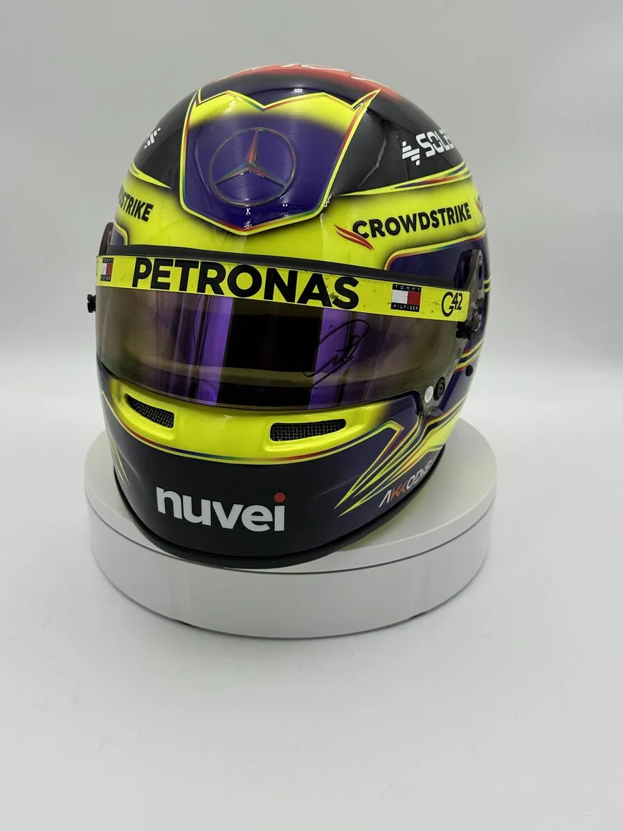 Custom F1 replica display helmet — atelier commission