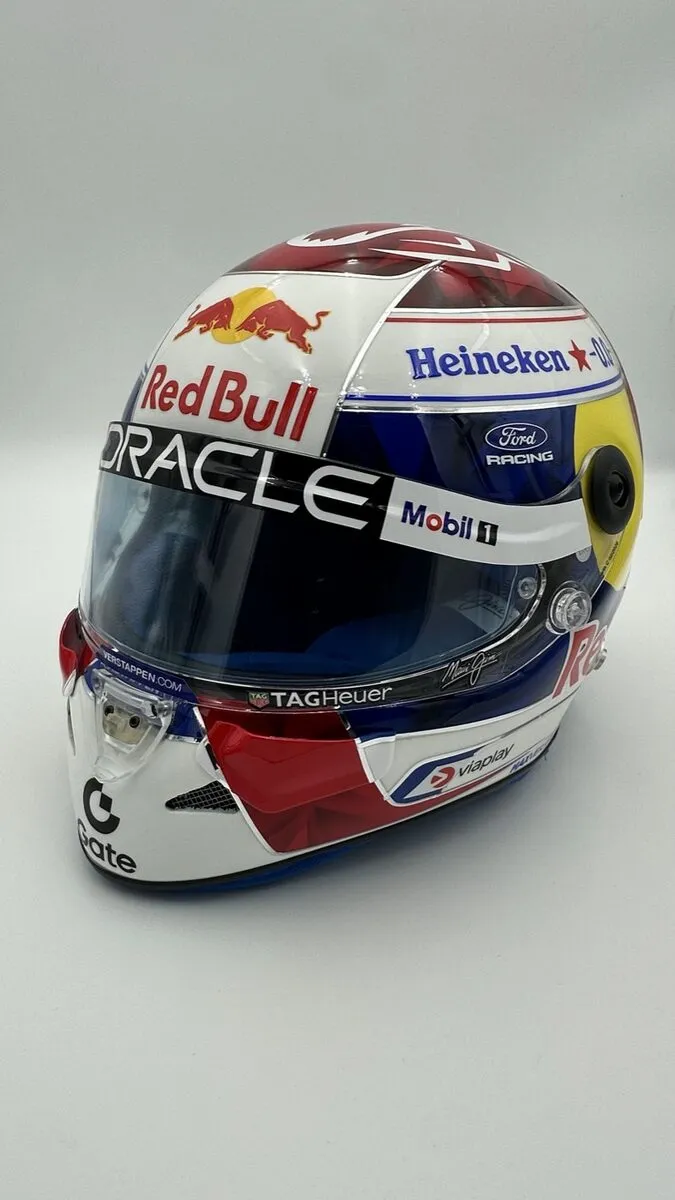 Custom F1 replica display helmet — atelier commission