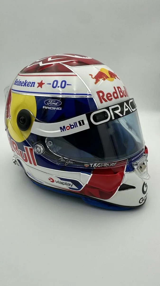 Custom F1 replica display helmet — atelier commission