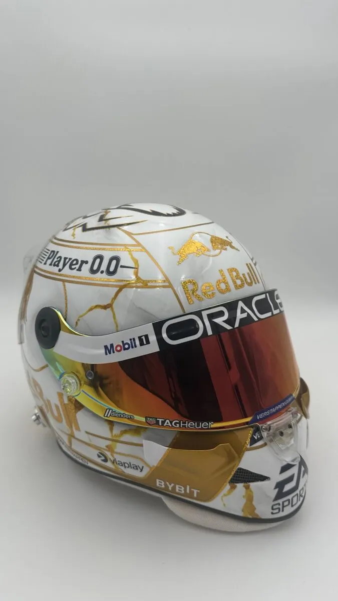 Custom F1 replica display helmet — atelier commission