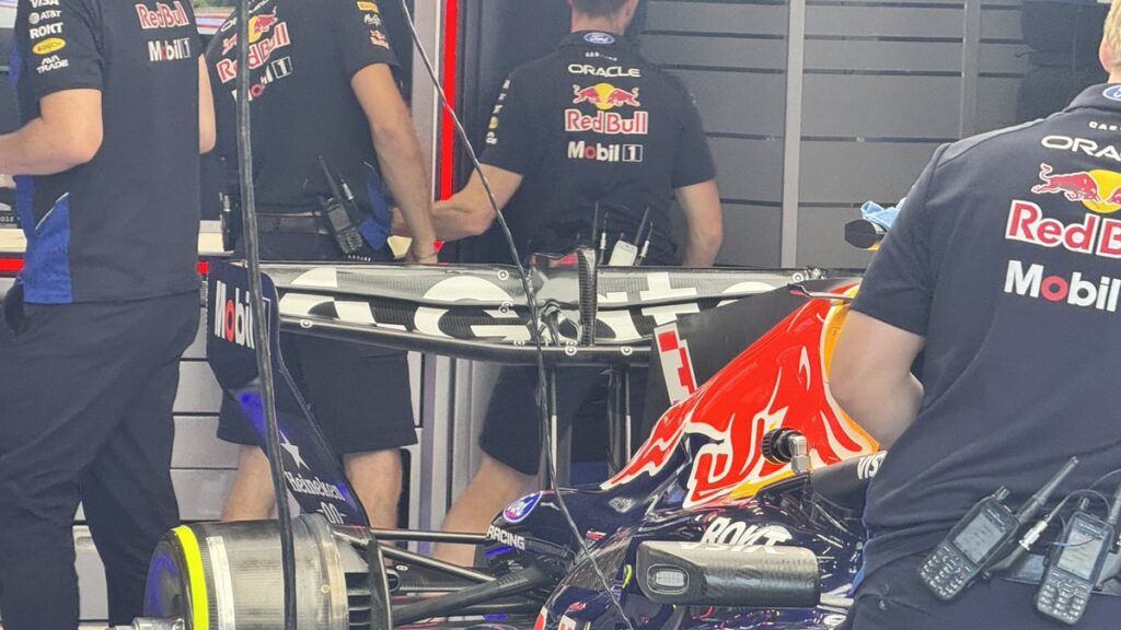 Different rear wings for Red Bull, Verstappen is expected to confirm the less drag rear wing used in FP3 #AutoRacer #Aus
