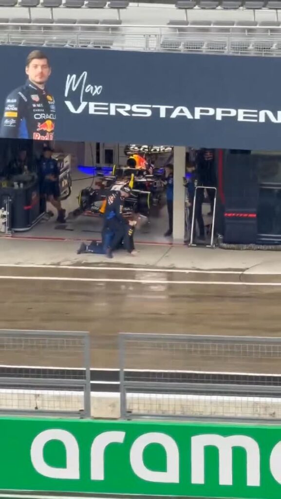 Ex F1 race winner hints at Carlos Sainz ‘eyeballing’ leaving Williams