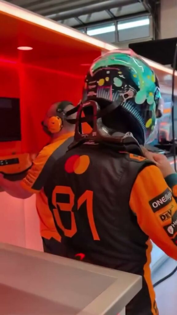 OP debuting the new lid for FP1 ✨ #McLarenF1 #AustrianGP
