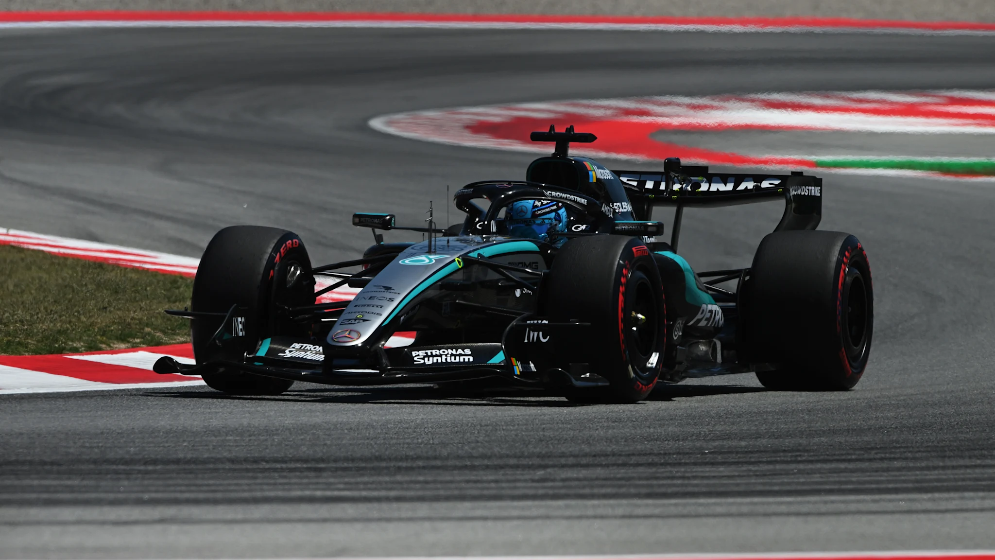 Russell goes fastest in Barcelona FP3