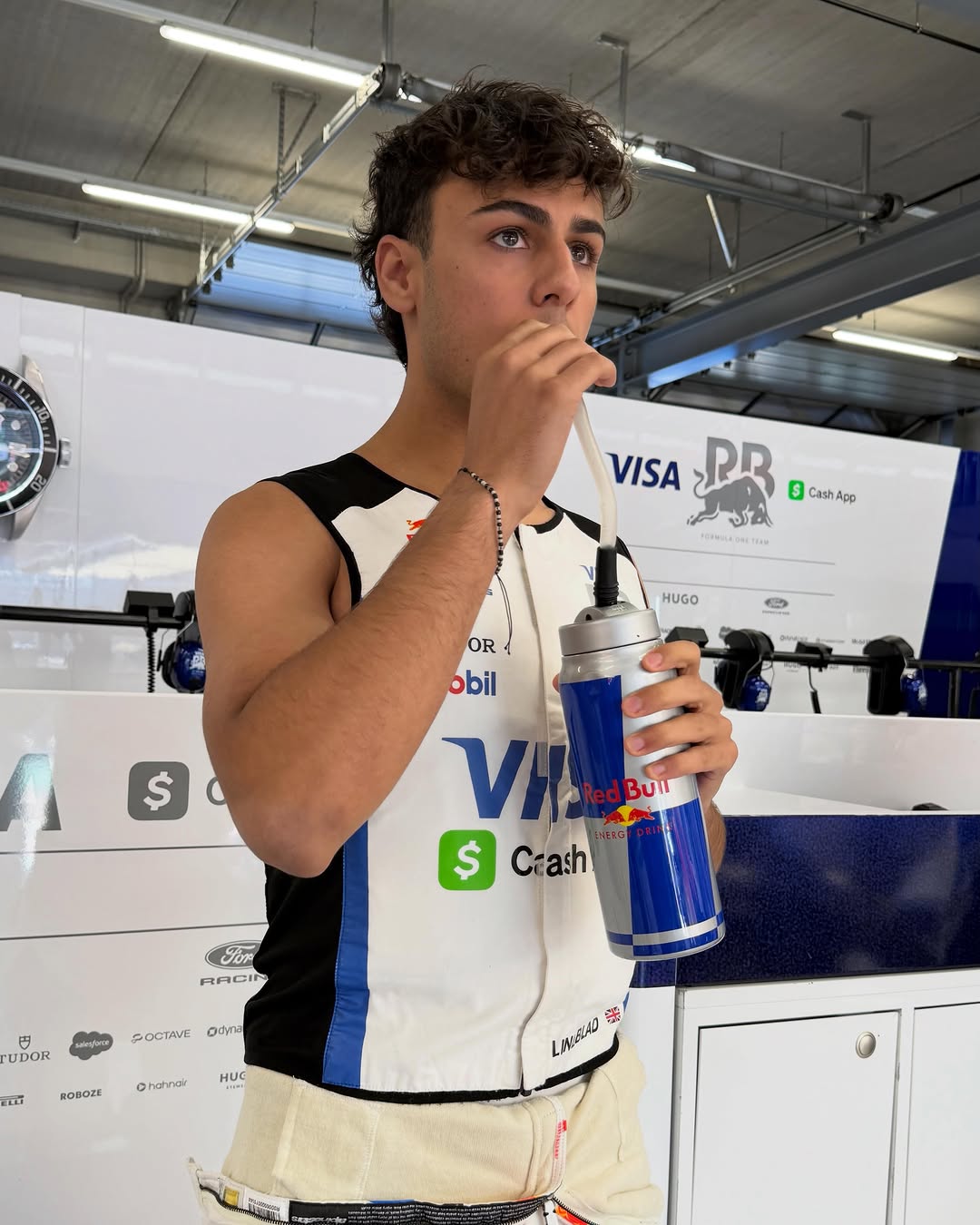 Un rapide petit déversement de garage 🤳

#F1 #VCARB #AustrianGP

Il fait chaud dehors 💧

Un casque magnifique !!

Un autre casque magnifique !!

Installé dans 🪑