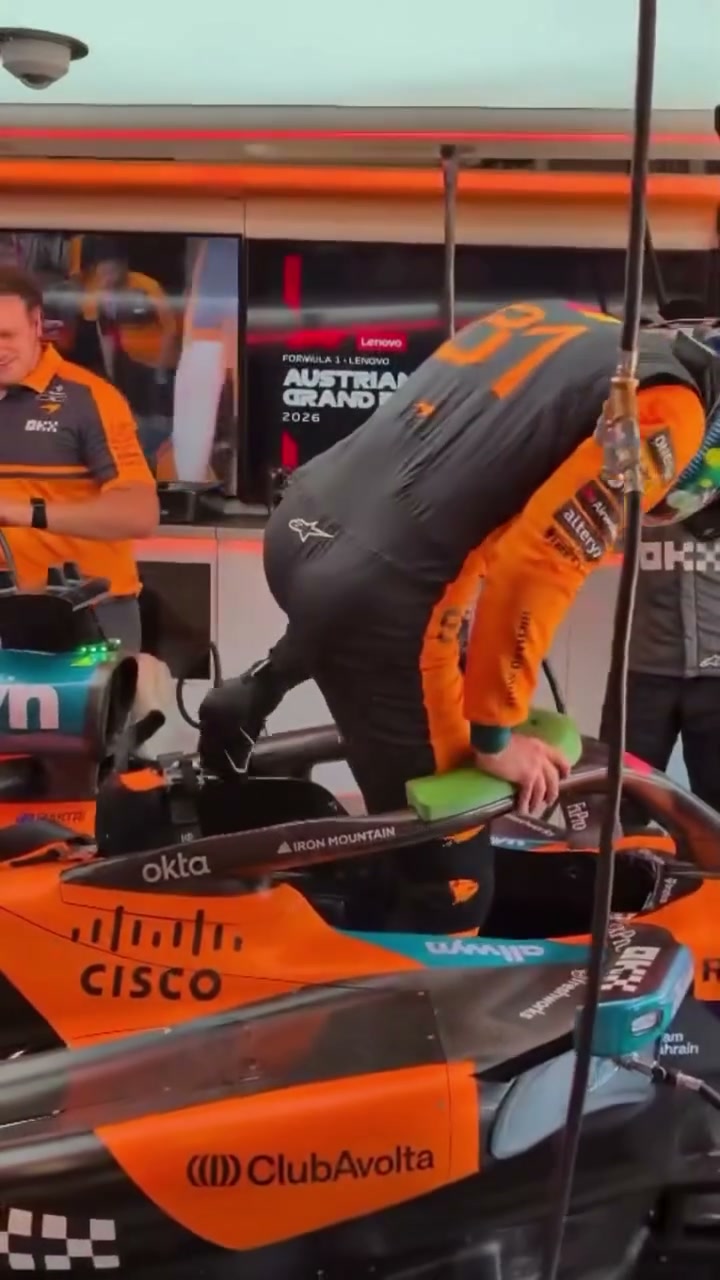 OP présentant le nouveau casque pour les EL1 ✨

#McLarenF1 #GrandPrixAutriche