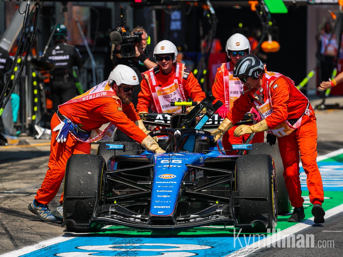 FIN PREMATURO

La carrera de Carlos Sainz terminó prematuramente después de que su Williams se detuviera en la recta principal