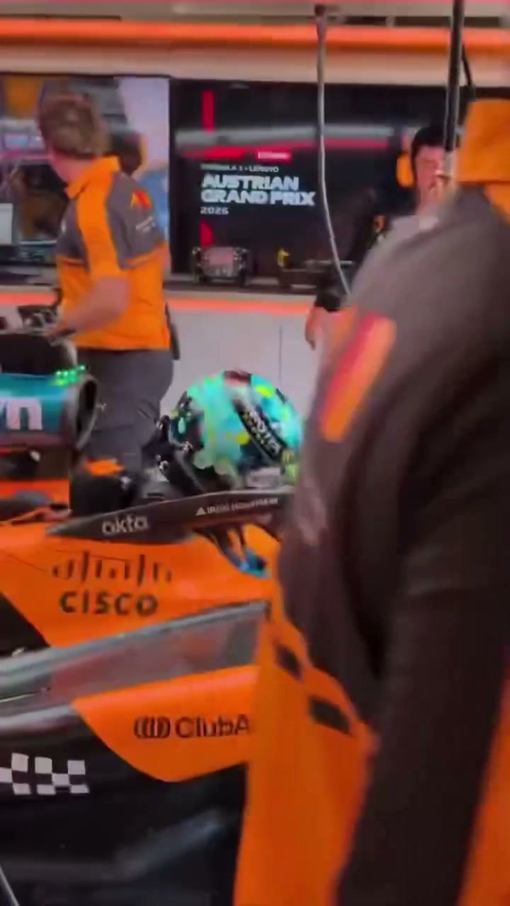 OP présentant le nouveau casque pour les EL1 ✨

#McLarenF1 #GrandPrixAutriche