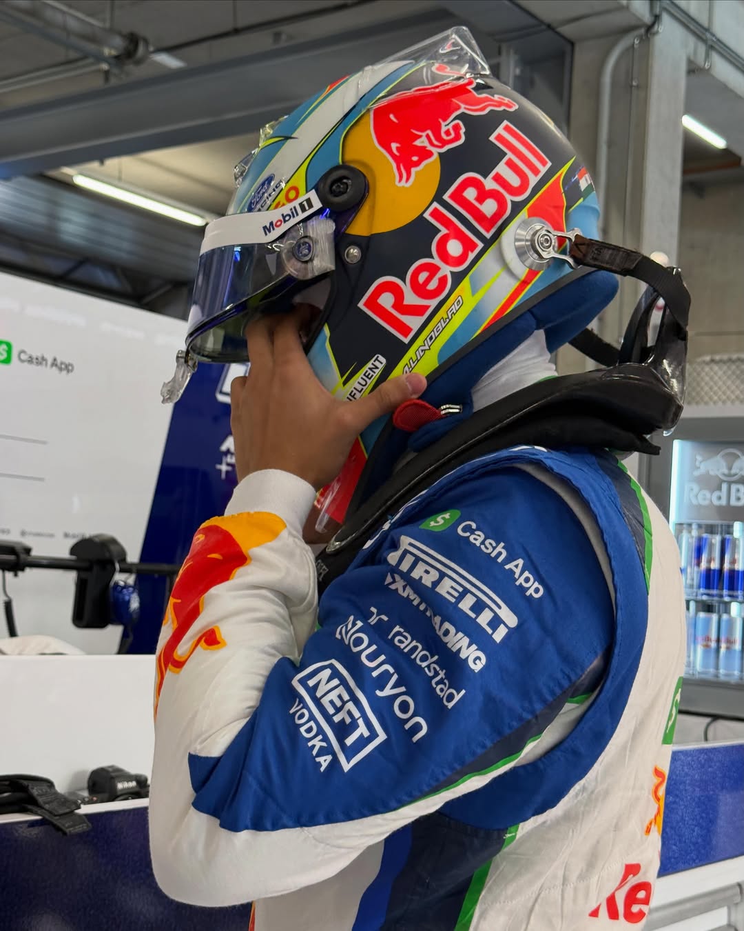 Un rapide petit déversement de garage 🤳

#F1 #VCARB #AustrianGP

Il fait chaud dehors 💧

Un casque magnifique !!

Un autre casque magnifique !!

Installé dans 🪑