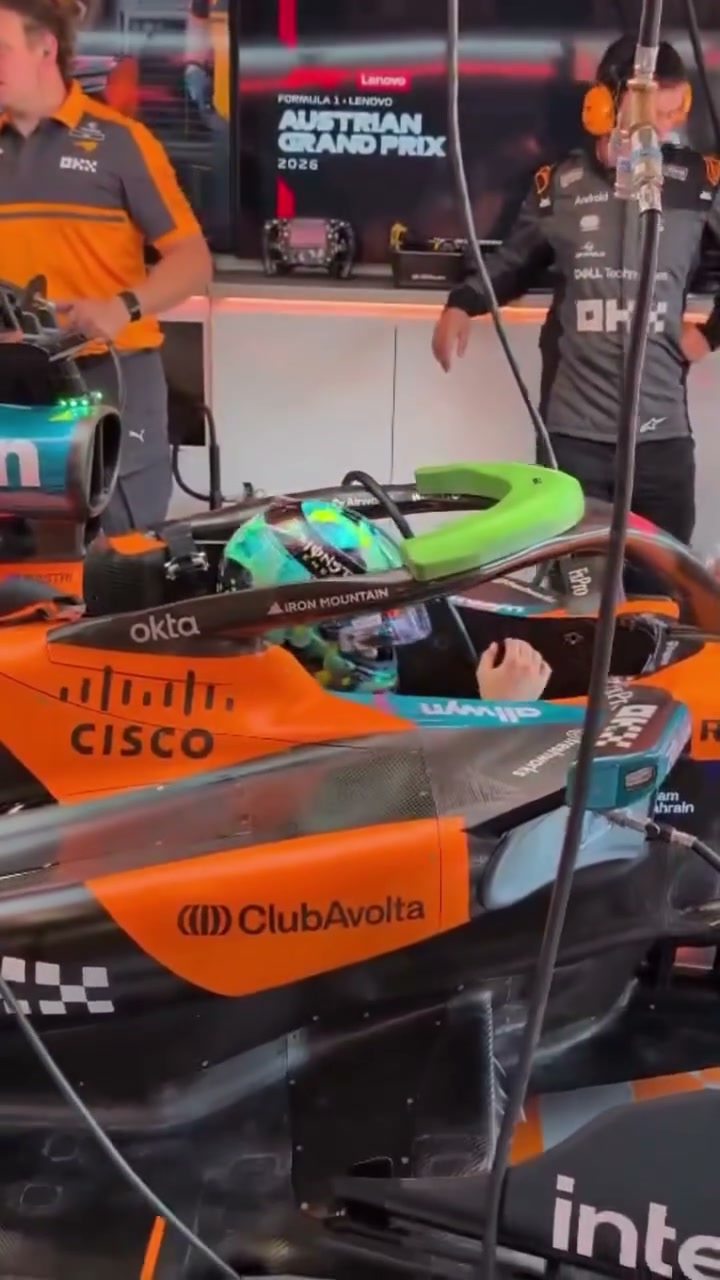 OP présentant le nouveau casque pour les EL1 ✨

#McLarenF1 #GrandPrixAutriche