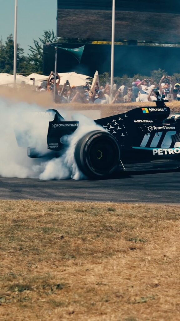 Video by Mercedes-AMG PETRONAS F1 Team on July 12, 2026. May be an image of race car, wheel and text that says 'とりな CROWDSTRIKE Microso ASOLERAN TeamVlewer amVlewer 1E PETRO'.