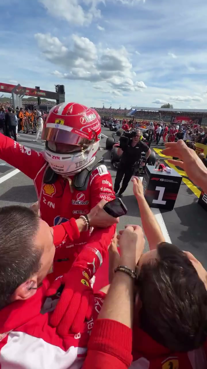 Video by Scuderia Ferrari HP on July 05, 2026. May be an image of racing vehicles, helmet and text that says 'hp NILLE EN 01 Sp 트부트'.