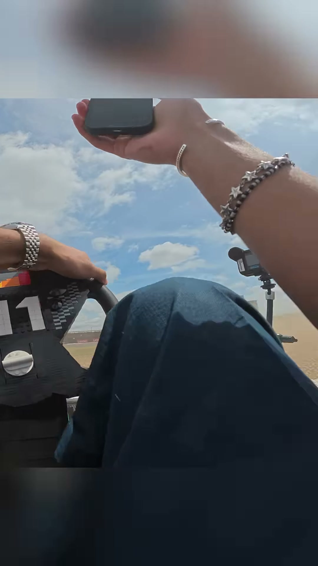 Arvid aveva voglia di una giornata in spiaggia 🏖️ 

#F1 #VCARB #BritishGP