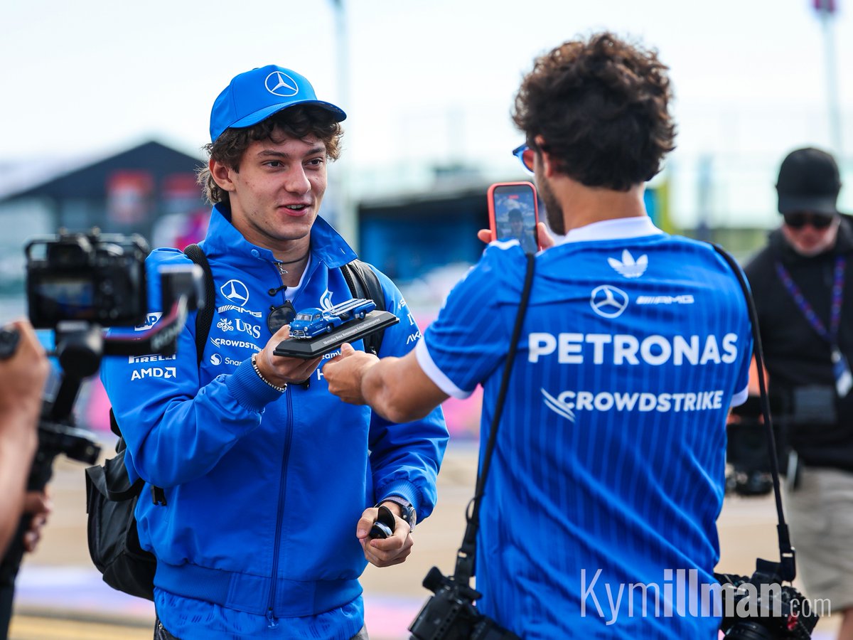 MERCEDES NOT ALPINE

Kimi Antonelli and all of the Mercedes team are wearing a special shirt for the