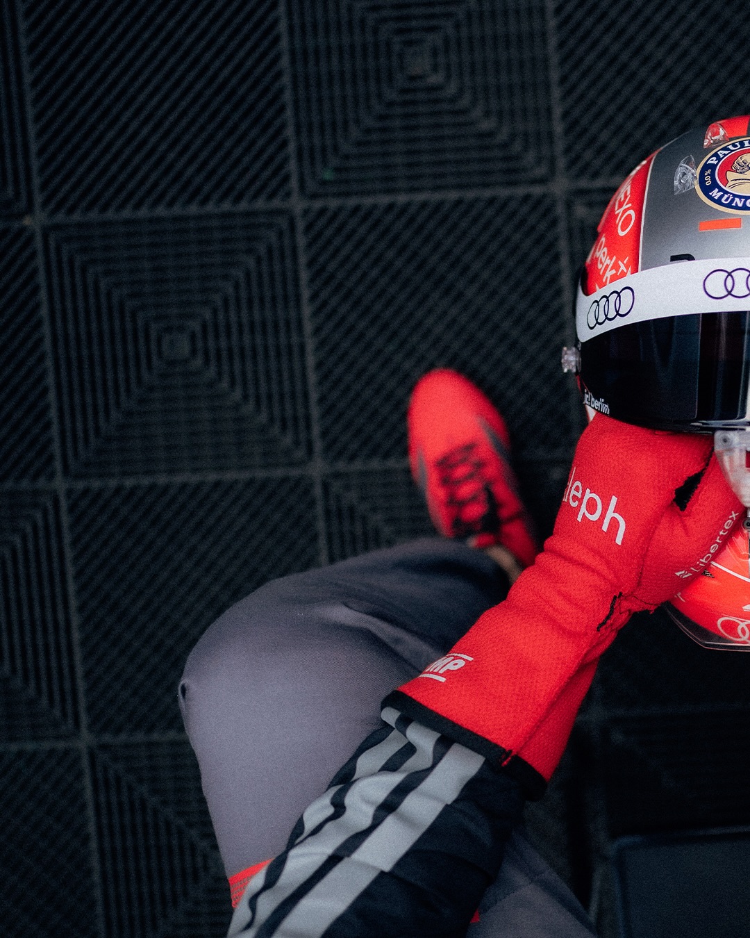 Nico Hulkenberg presenta un casco de estrella rojo y plateado para el Gran Premio de Bélgica