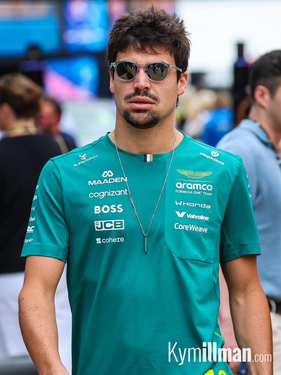 UNA LLEGADA TARDE

Lance Stroll entró en el paddock esta mañana con su novia Yael Shelbia a su