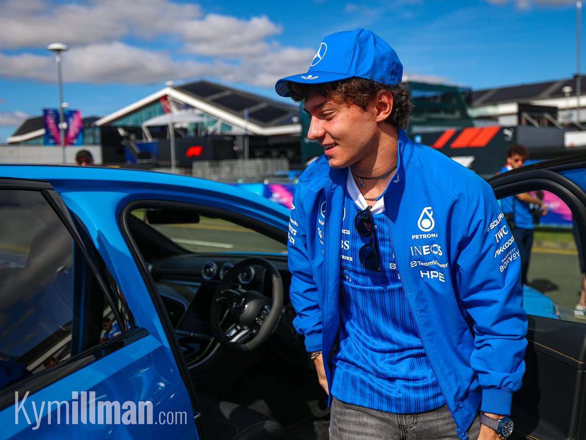 MERCEDES NOT ALPINE

Kimi Antonelli and all of the Mercedes team are wearing a special shirt for the