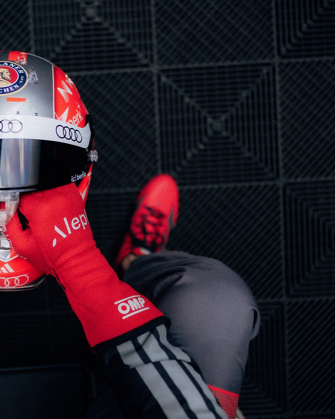 Nico Hulkenberg presenta un casco de estrella rojo y plateado para el Gran Premio de Bélgica