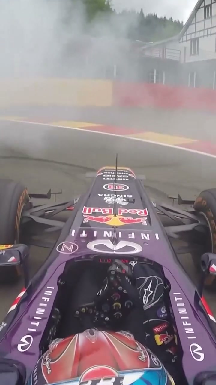 Una curva così iconica, dovevamo provarla al contrario 🔄🇧🇪

#F1 #BelgianGP 

⏪ 2015