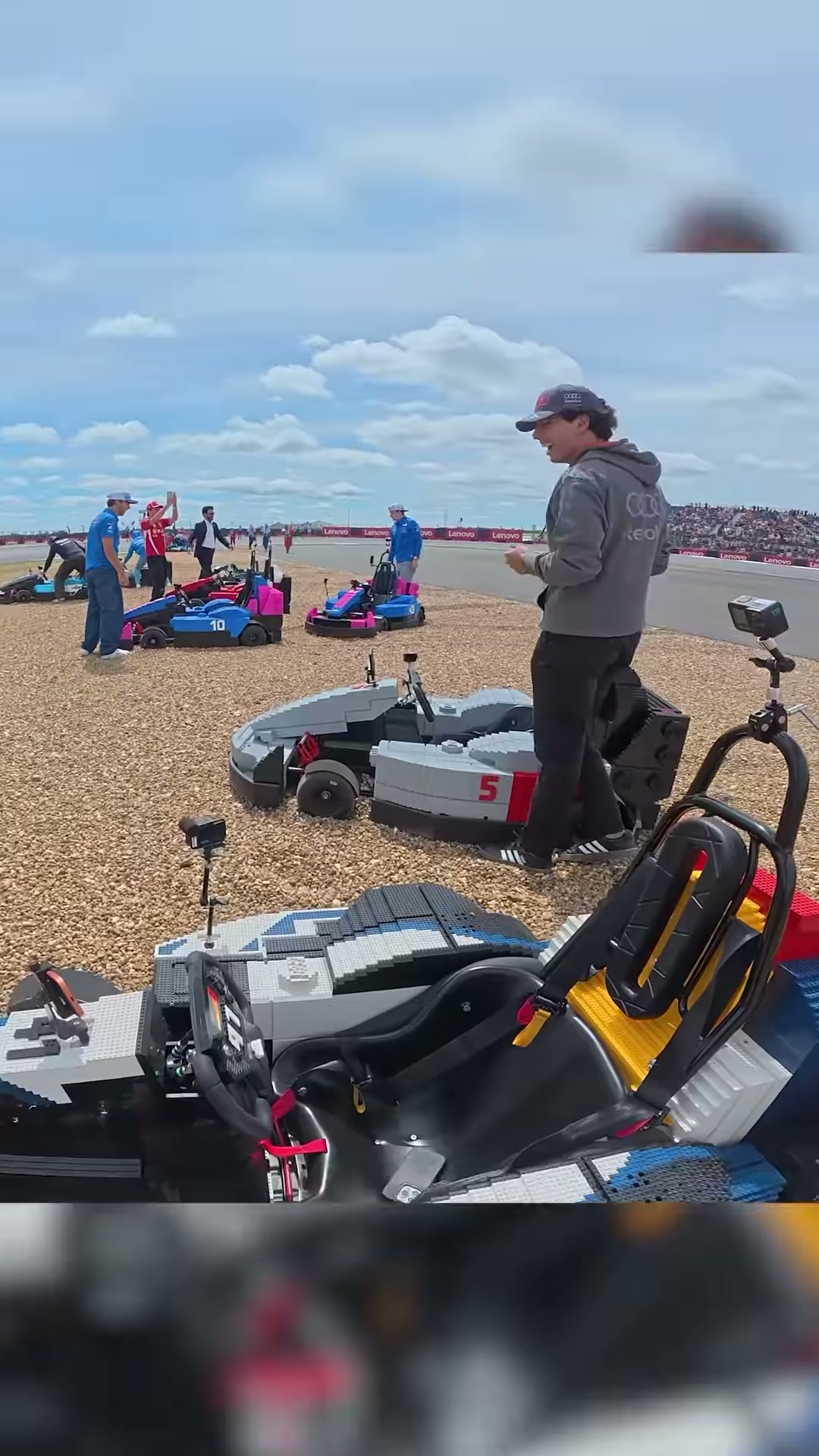 Arvid aveva voglia di una giornata in spiaggia 🏖️ 

#F1 #VCARB #BritishGP
