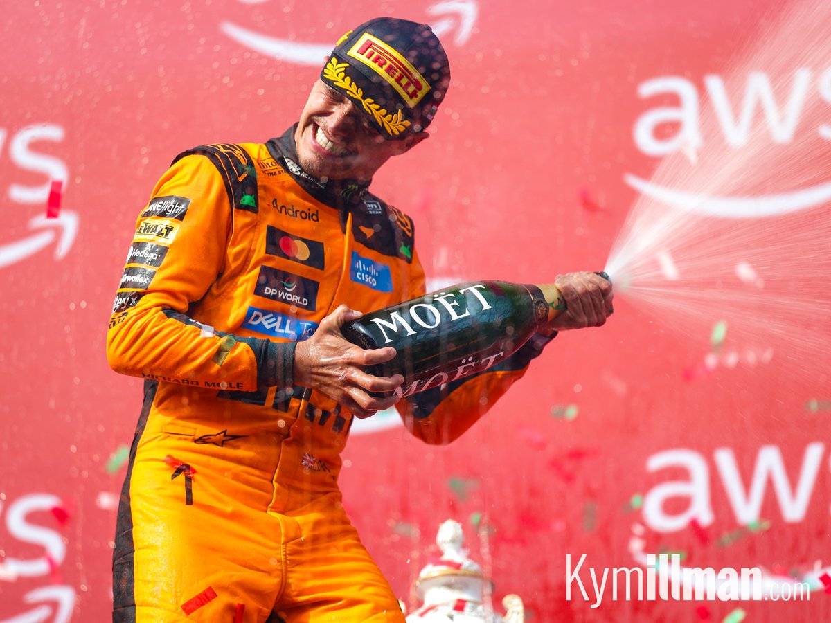 VERTRAUTER ANBLICK

Lando Norris stand hier im letzten Jahr auf dem obersten Treppchen des Podiums, und er tat es wieder