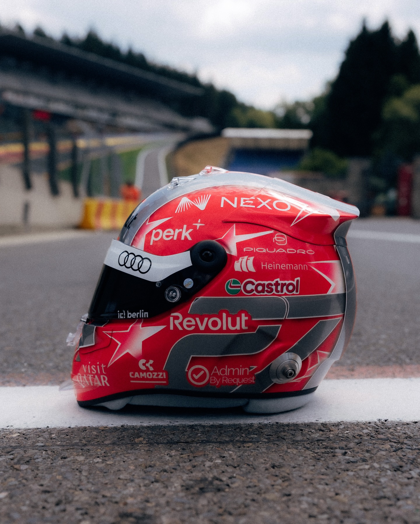 Nico Hulkenberg presenta un casco de estrella rojo y plateado para el Gran Premio de Bélgica