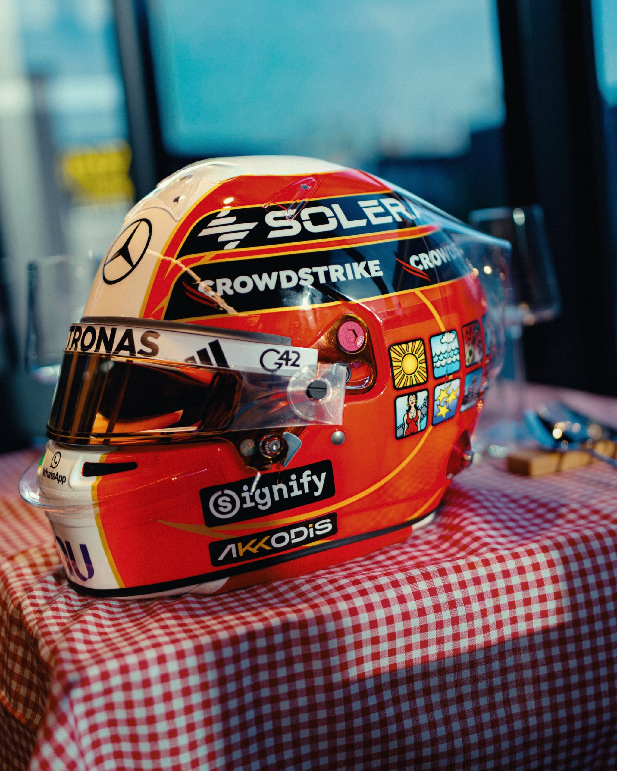 Casco único de Monza 2026 de Andrea Kimi Antonelli: diseño tricolor italiano con homenaje a Valentino Rossi de Drudi Performance